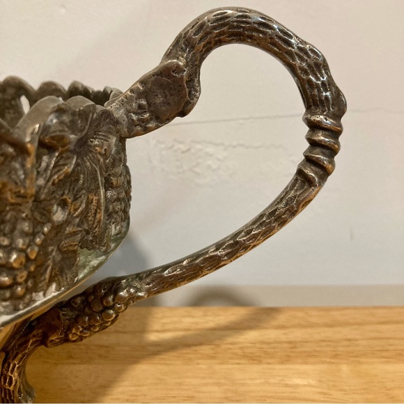 Damaged! Vintage Victorian Style Grapevine Silver Plated Oval Fruit Bowl - Picture 4 of 16